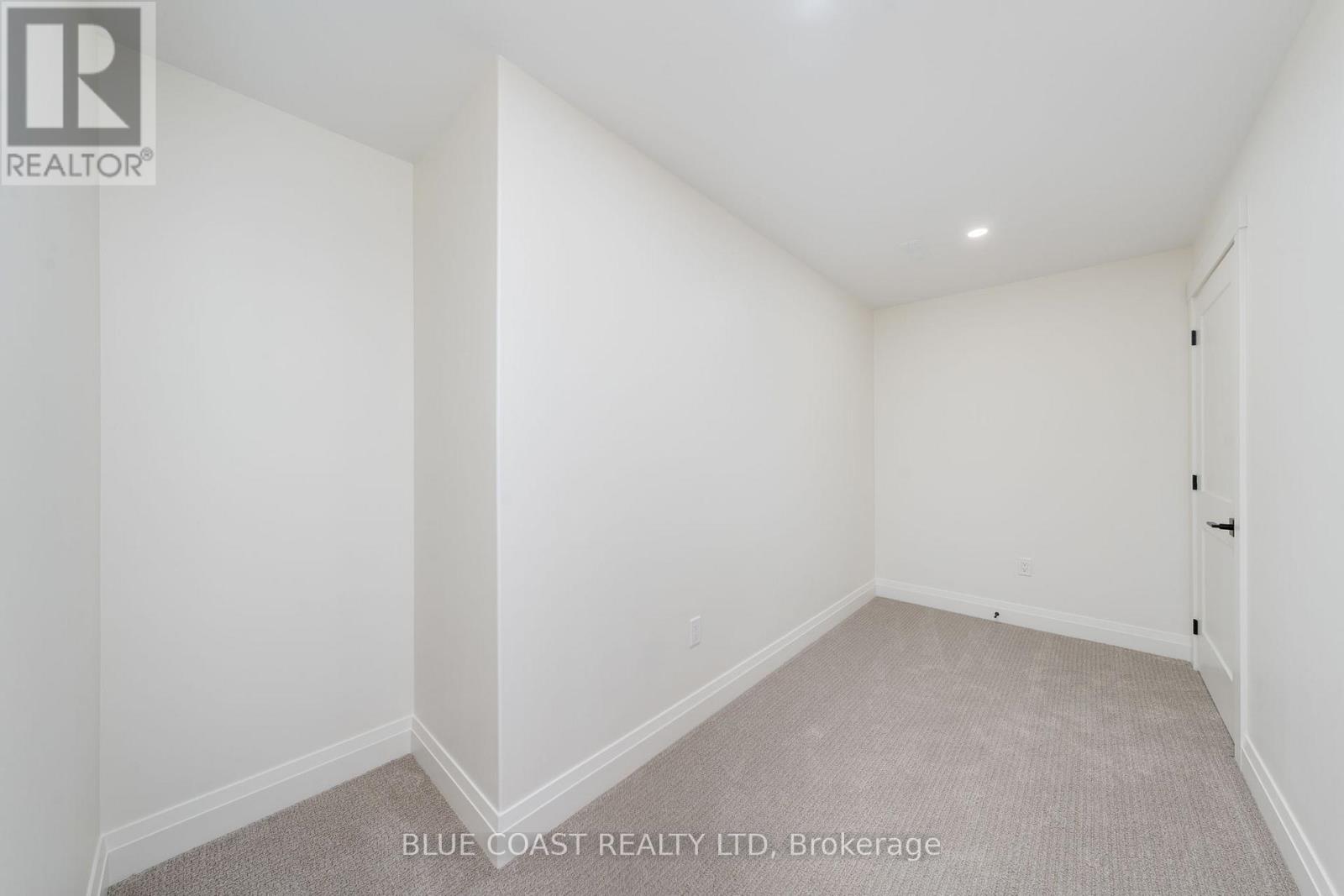 6755 Griffin Drive, Plympton-Wyoming, Ontario  N0N 1E0 - Photo 41 - X12602120