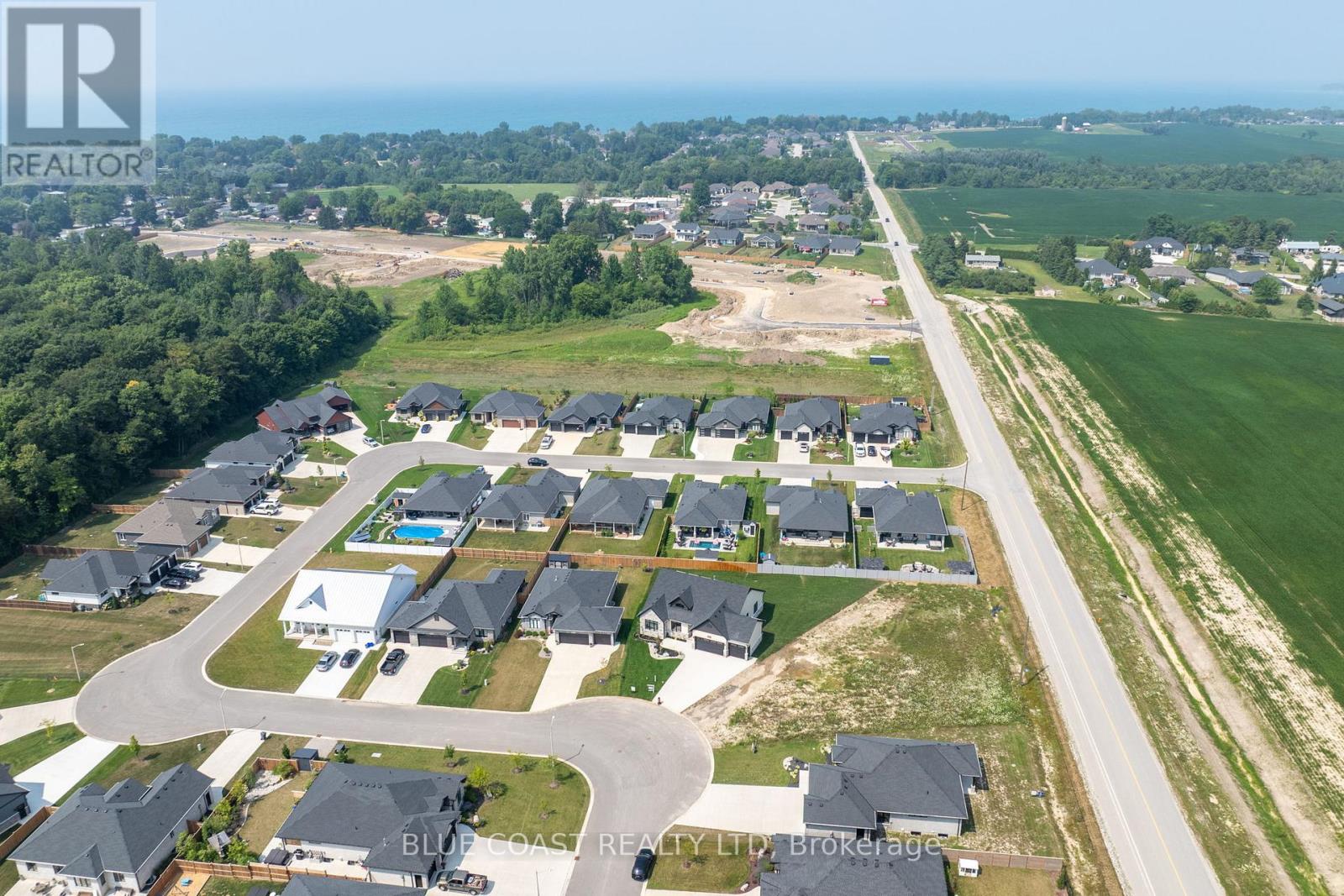 6755 Griffin Drive, Plympton-Wyoming, Ontario  N0N 1E0 - Photo 9 - X12602120