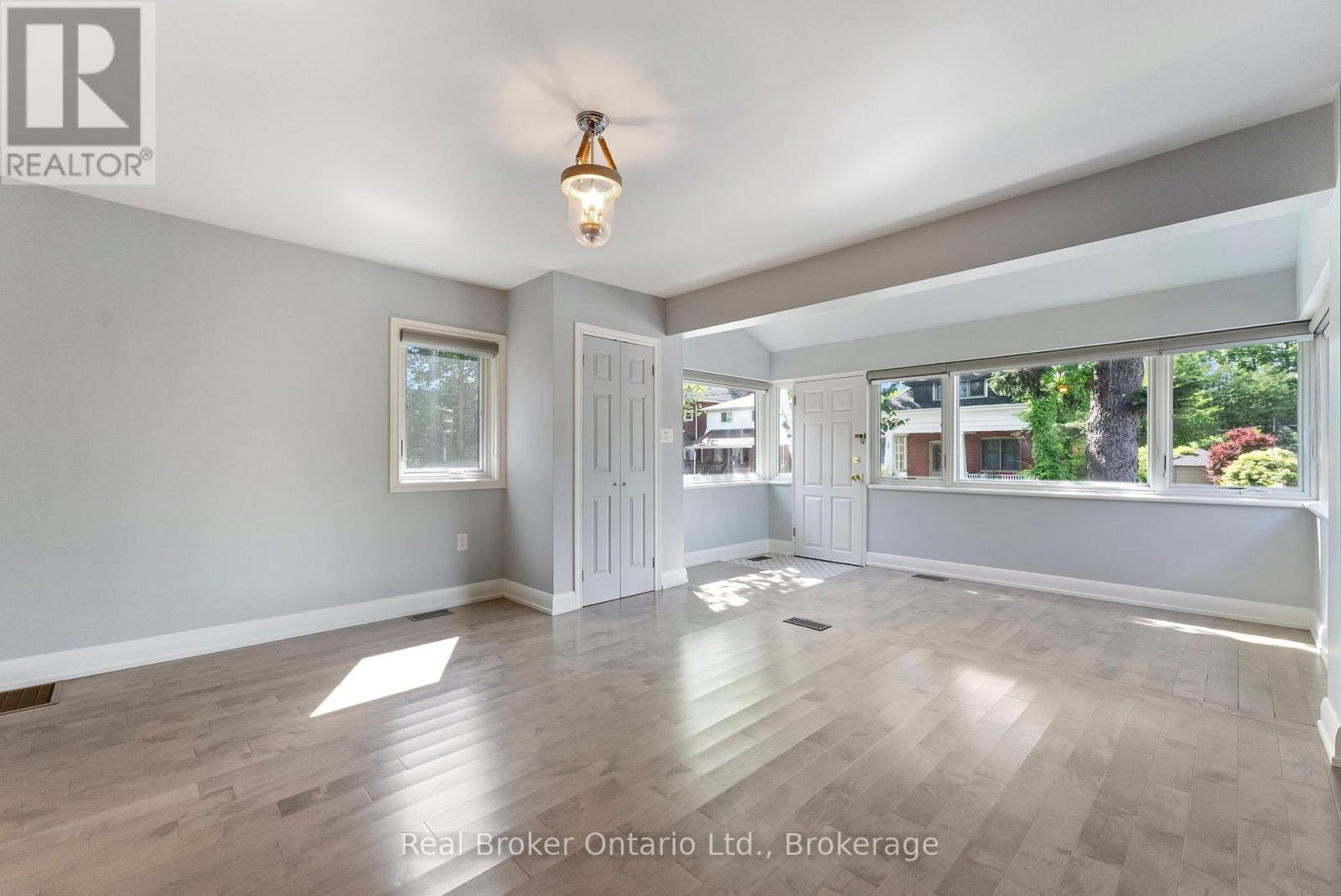 116 Symons Street, Toronto, Ontario M8V 1V2 - Photo 7 - W12602172
