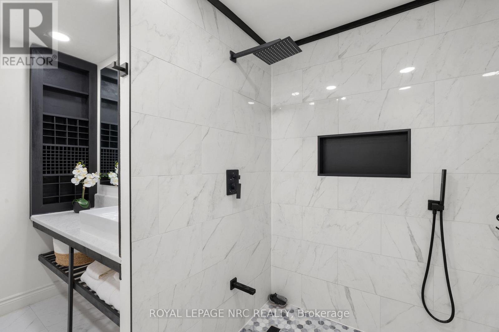 51 Briarsdale Crescent, Welland, Ontario L3C 6S7 - Photo 23 - X12602118