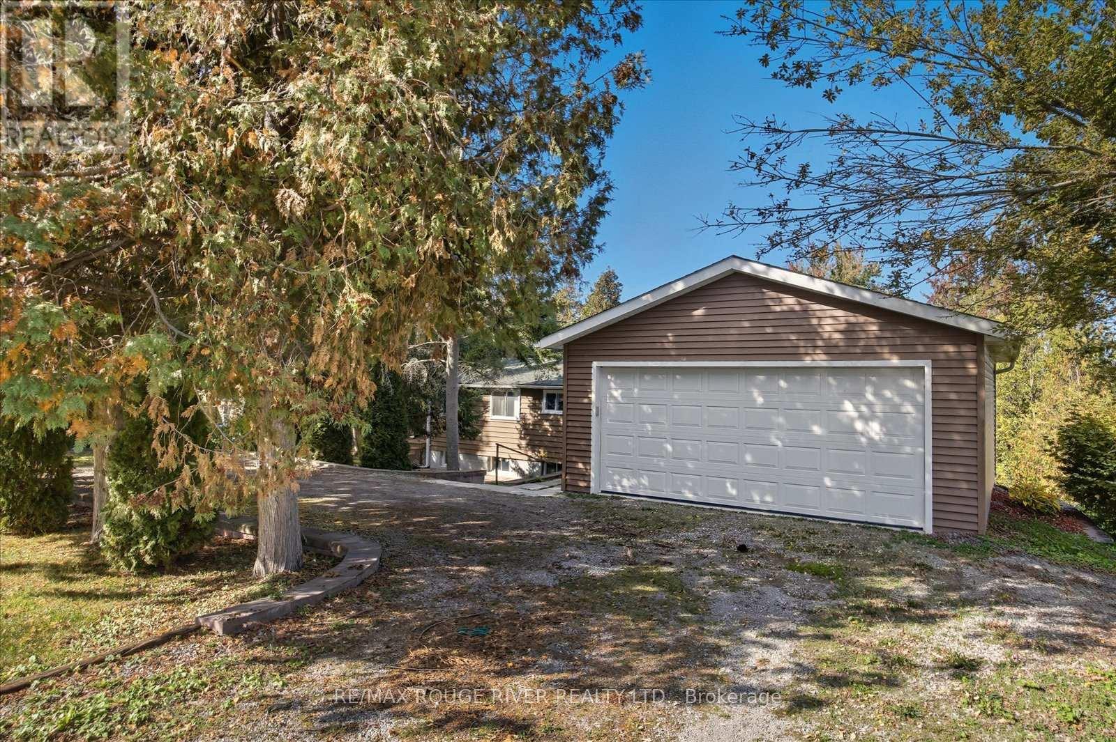 65 Cedarview Drive, Kawartha Lakes, Ontario  K0L 2W0 - Photo 3 - X12508156