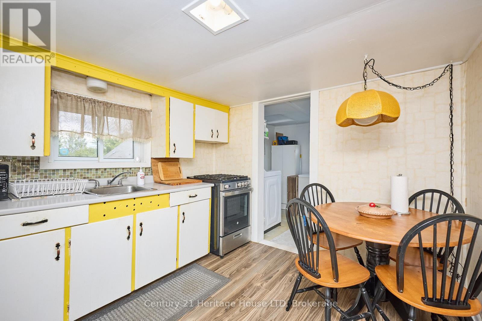 690 Bridge Street, Fort Erie, Ontario L2A 5M4 - Photo 11 - X12373802