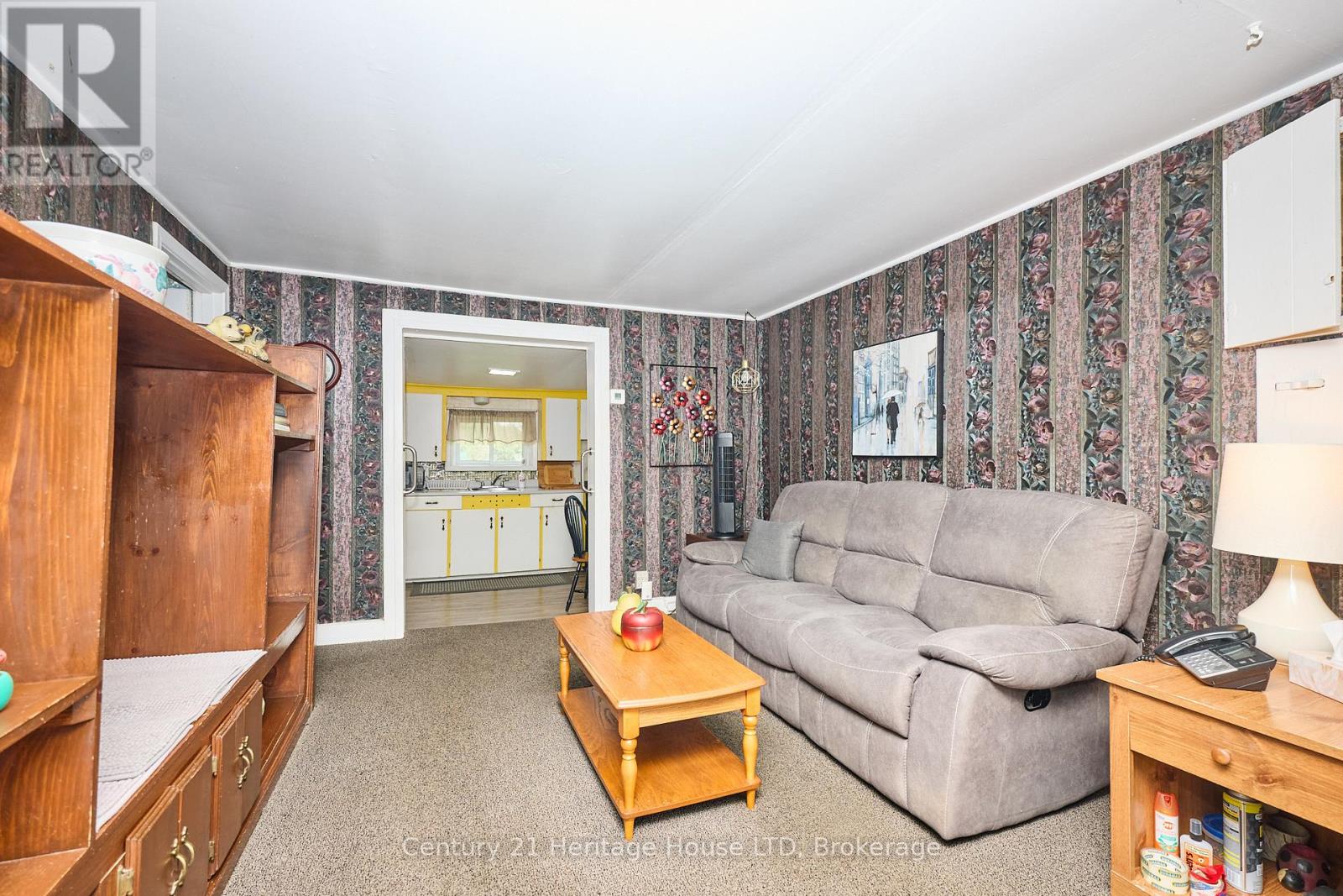 690 Bridge Street, Fort Erie, Ontario L2A 5M4 - Photo 7 - X12373802