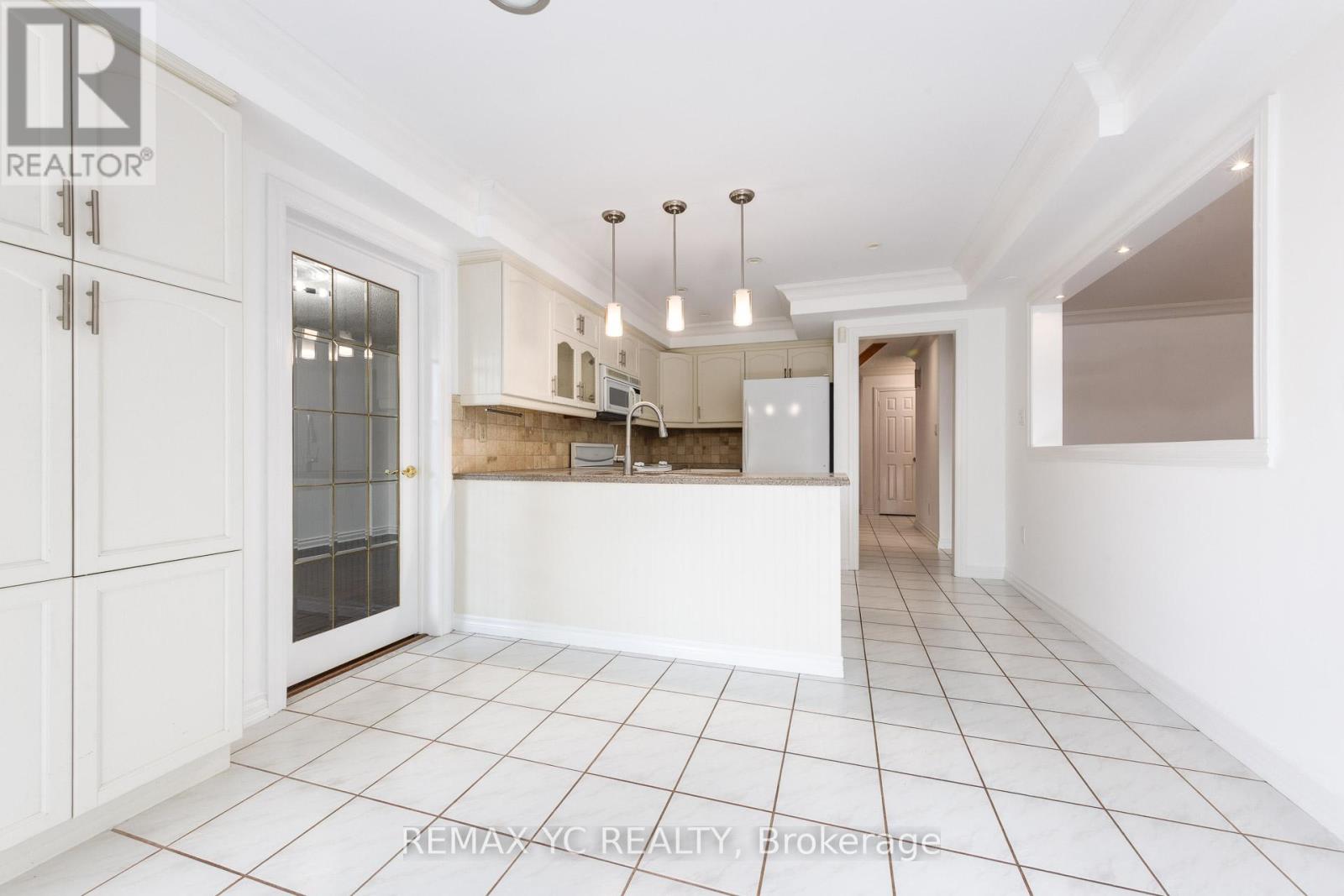 896 Darwin Drive, Pickering, Ontario  L1X 2P8 - Photo 8 - E12602104