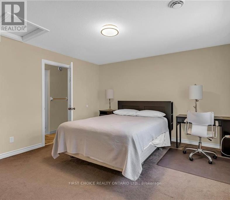 1547 Vercheres Street, Ottawa, Ontario  K1C 7C7 - Photo 32 - X12404404