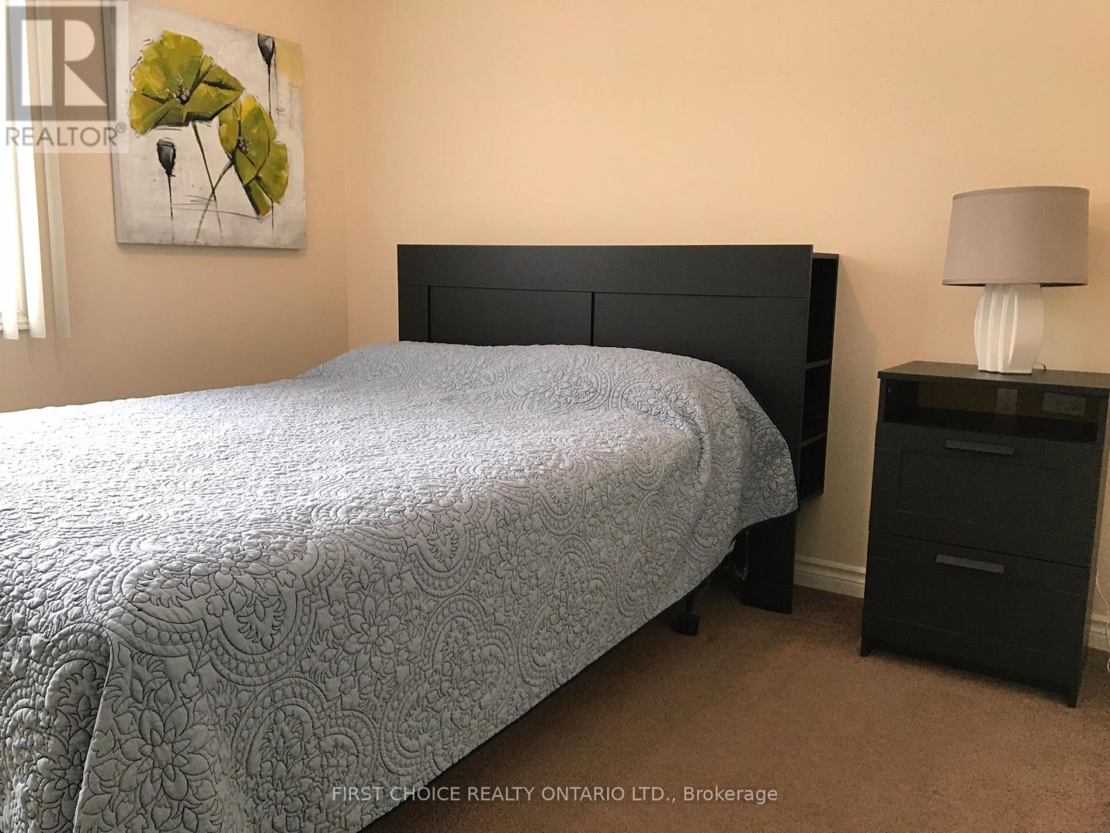 1547 Vercheres Street, Ottawa, Ontario  K1C 7C7 - Photo 10 - X12404404