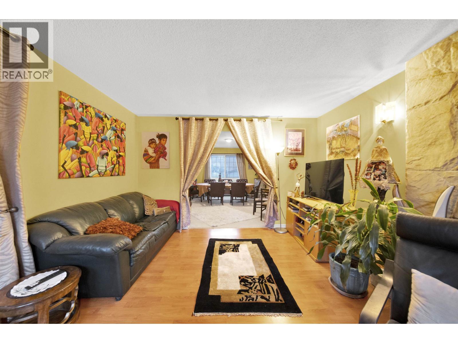 7893 Cumberland Street, Burnaby, British Columbia V3N 3Y6 - Photo 5 - R3072209