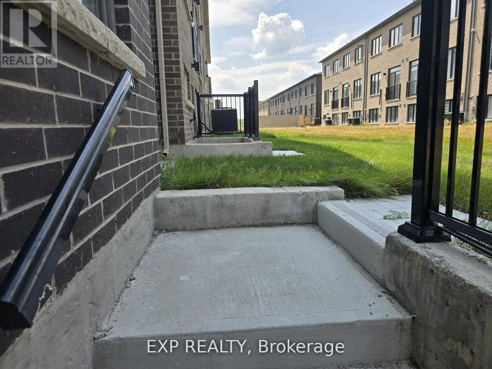 Unit B - 64 Singhampton Road, Vaughan, Ontario  L4H 5J6 - Photo 2 - N12602166