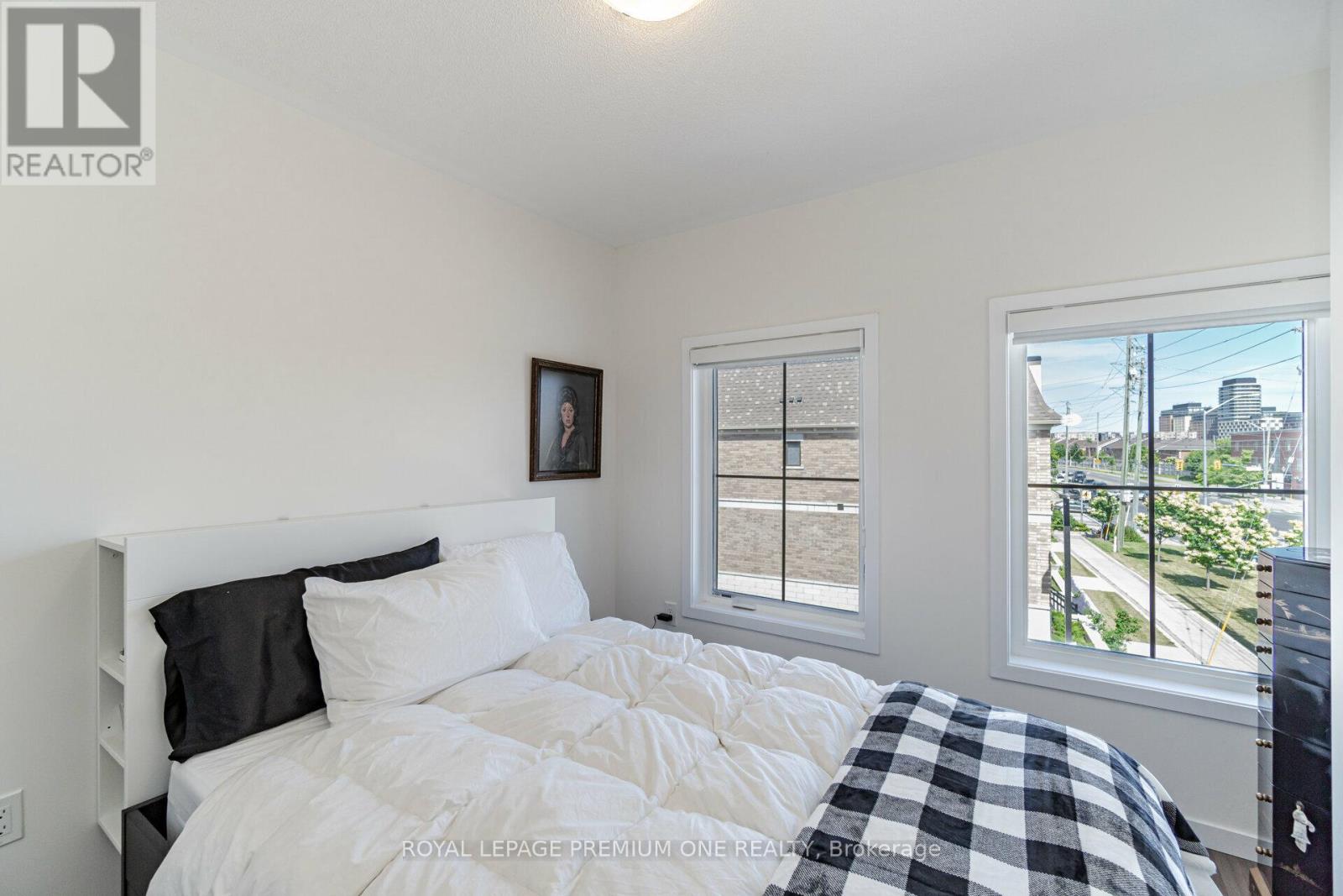 2 Seacoasts Circle, Vaughan, Ontario  L6A 5B6 - Photo 6 - N12602198