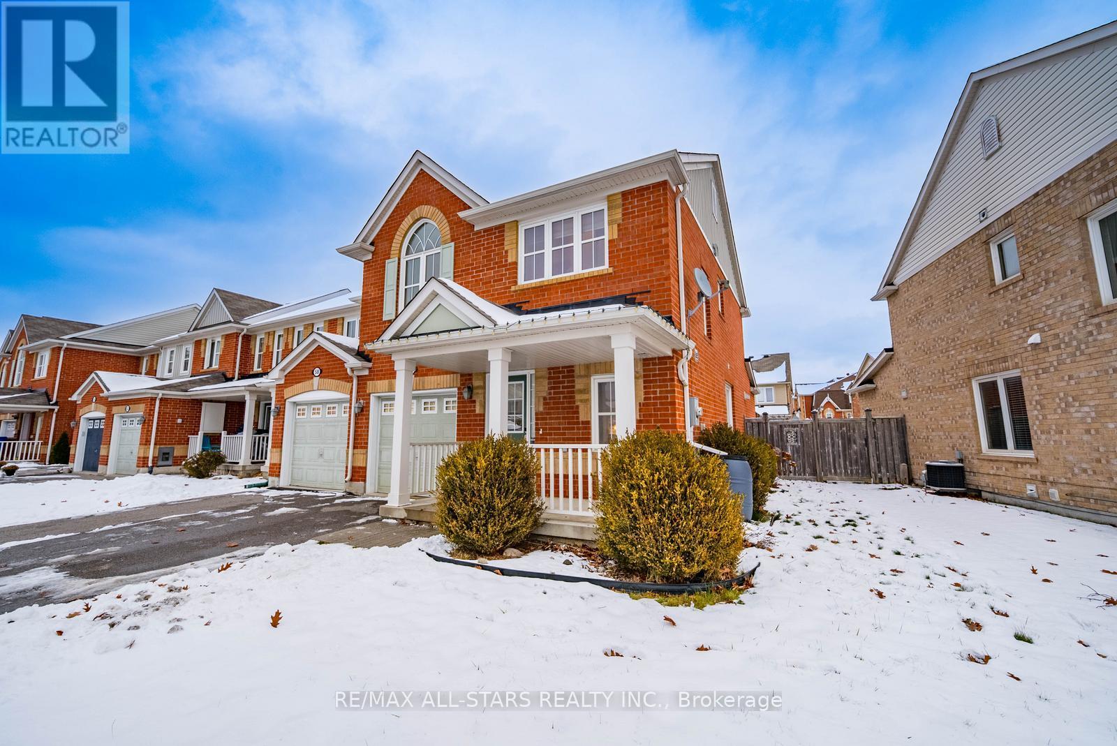 54 Gladys Clarkson Drive, Whitchurch-Stouffville, Ontario  L4A 0Z6 - Photo 2 - N12602220