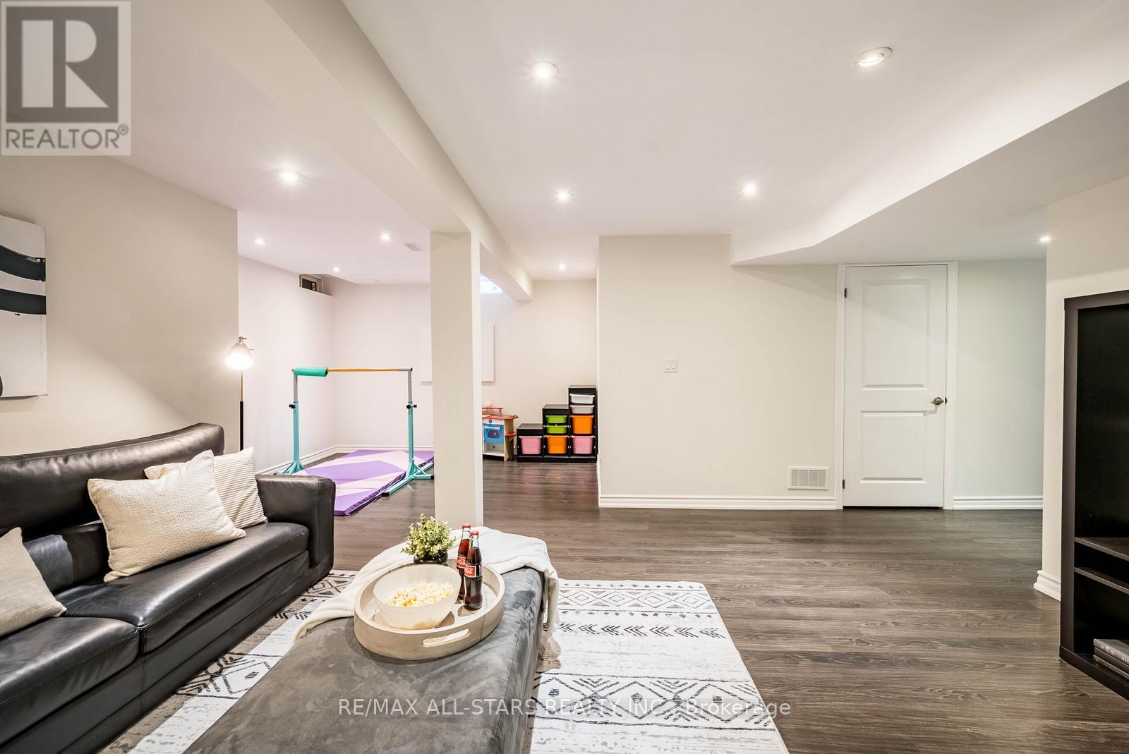 54 Gladys Clarkson Drive, Whitchurch-Stouffville, Ontario  L4A 0Z6 - Photo 28 - N12602220