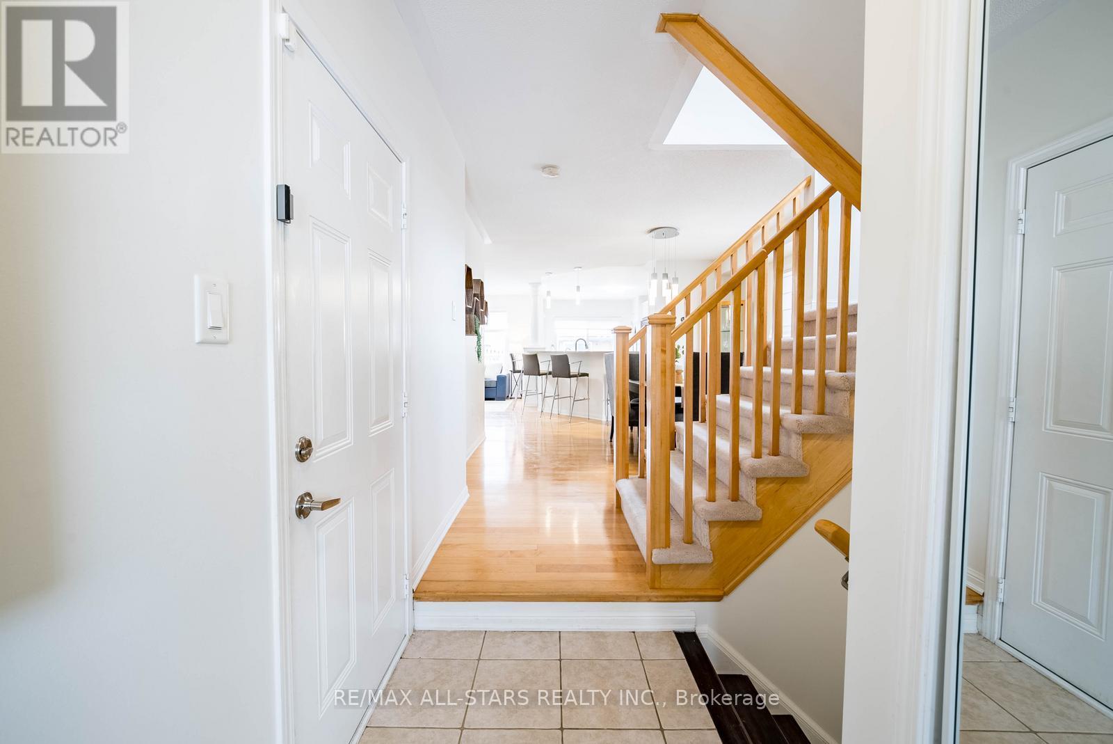 54 Gladys Clarkson Drive, Whitchurch-Stouffville, Ontario  L4A 0Z6 - Photo 4 - N12602220