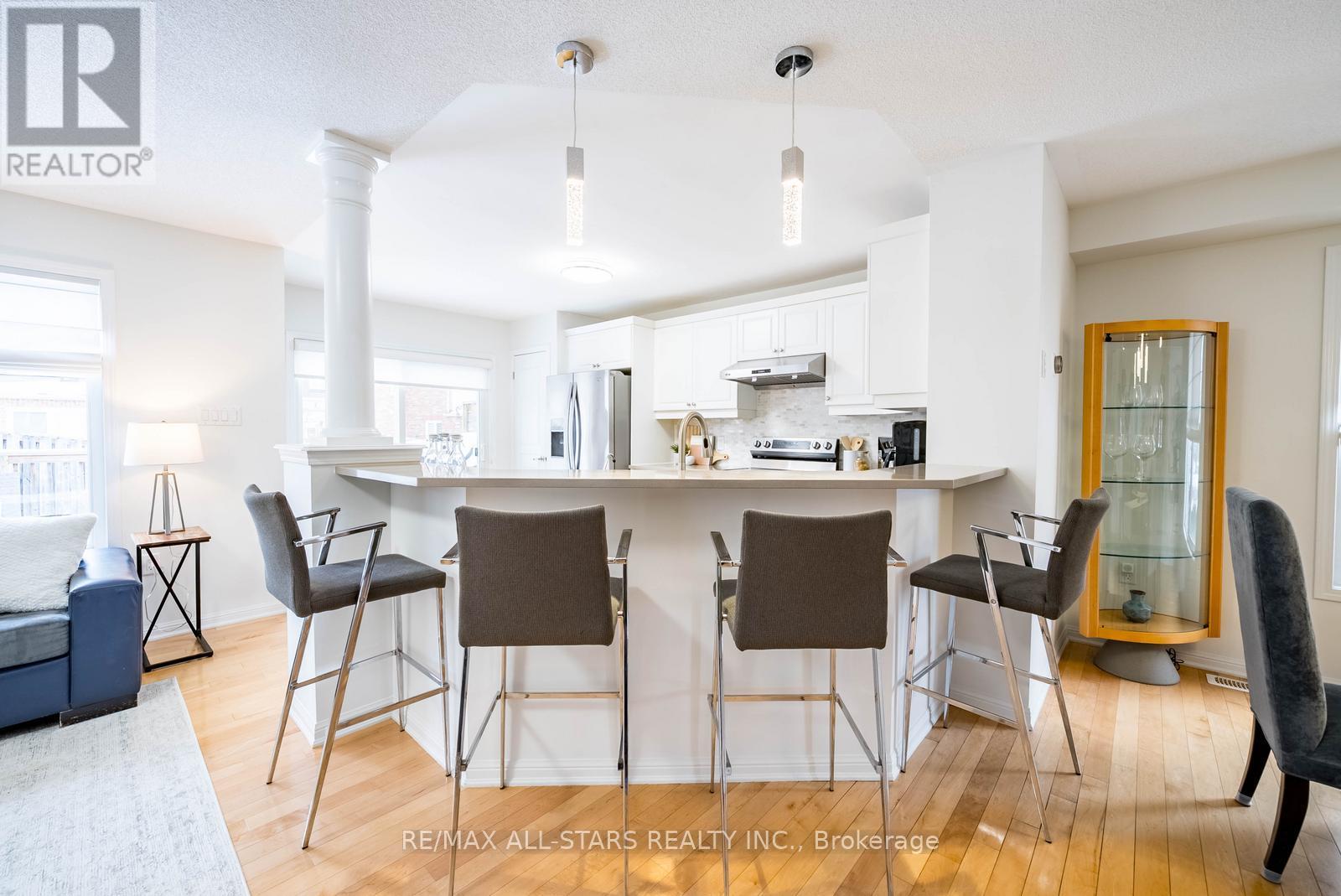 54 Gladys Clarkson Drive, Whitchurch-Stouffville, Ontario  L4A 0Z6 - Photo 7 - N12602220