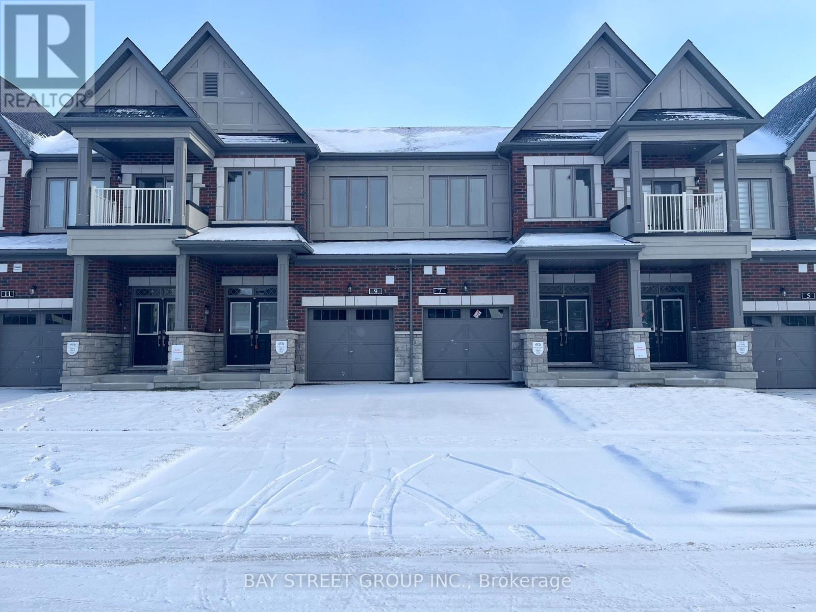 5 Harvey Bunker Crescent, Markham, Ontario  L6C 3M7 - Photo 2 - N12602246