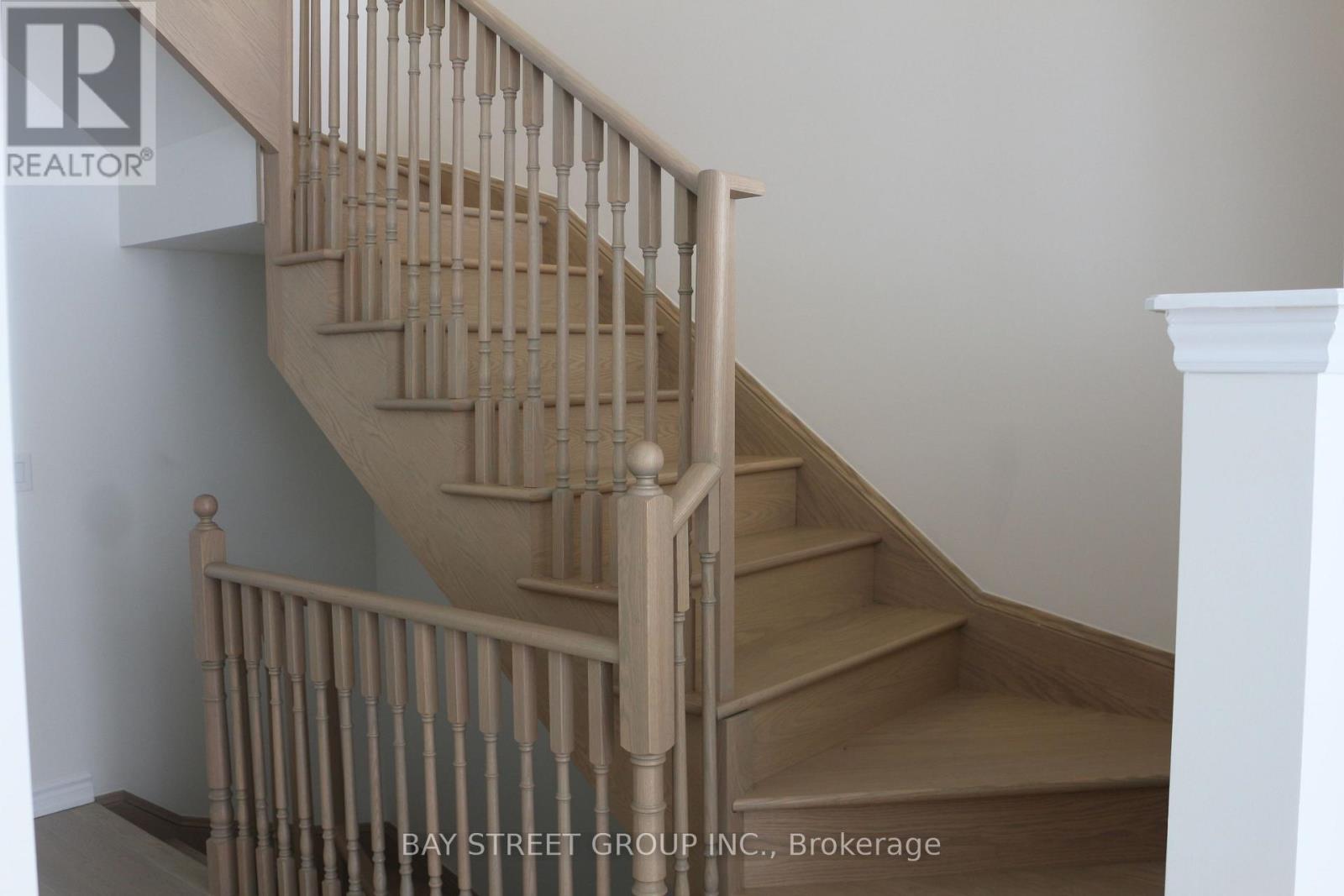 5 Harvey Bunker Crescent, Markham, Ontario  L6C 3M7 - Photo 5 - N12602246