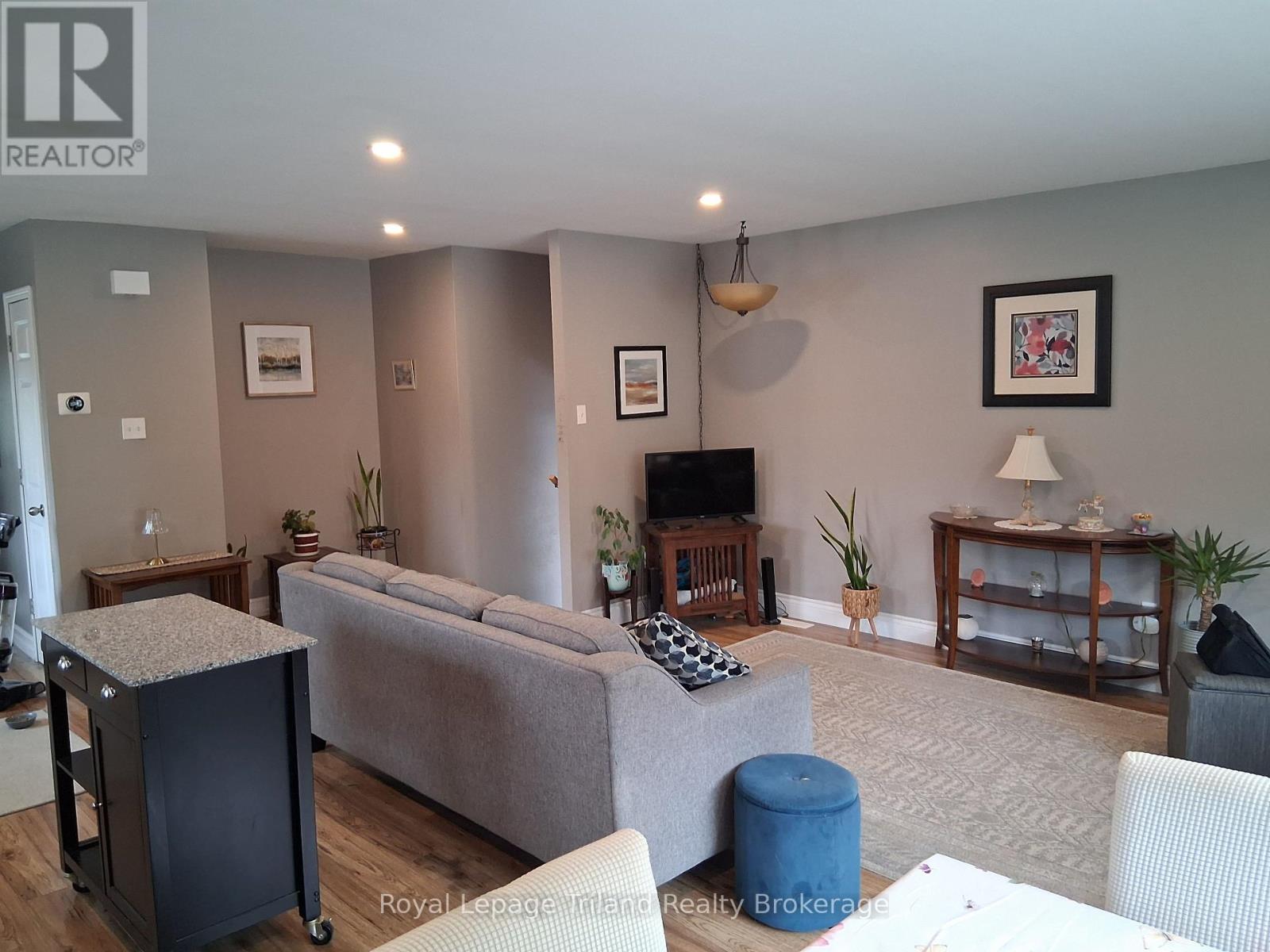 92 Keats Drive, Woodstock (Woodstock - South), Ontario  N4S 8B8 - Photo 8 - X12577820