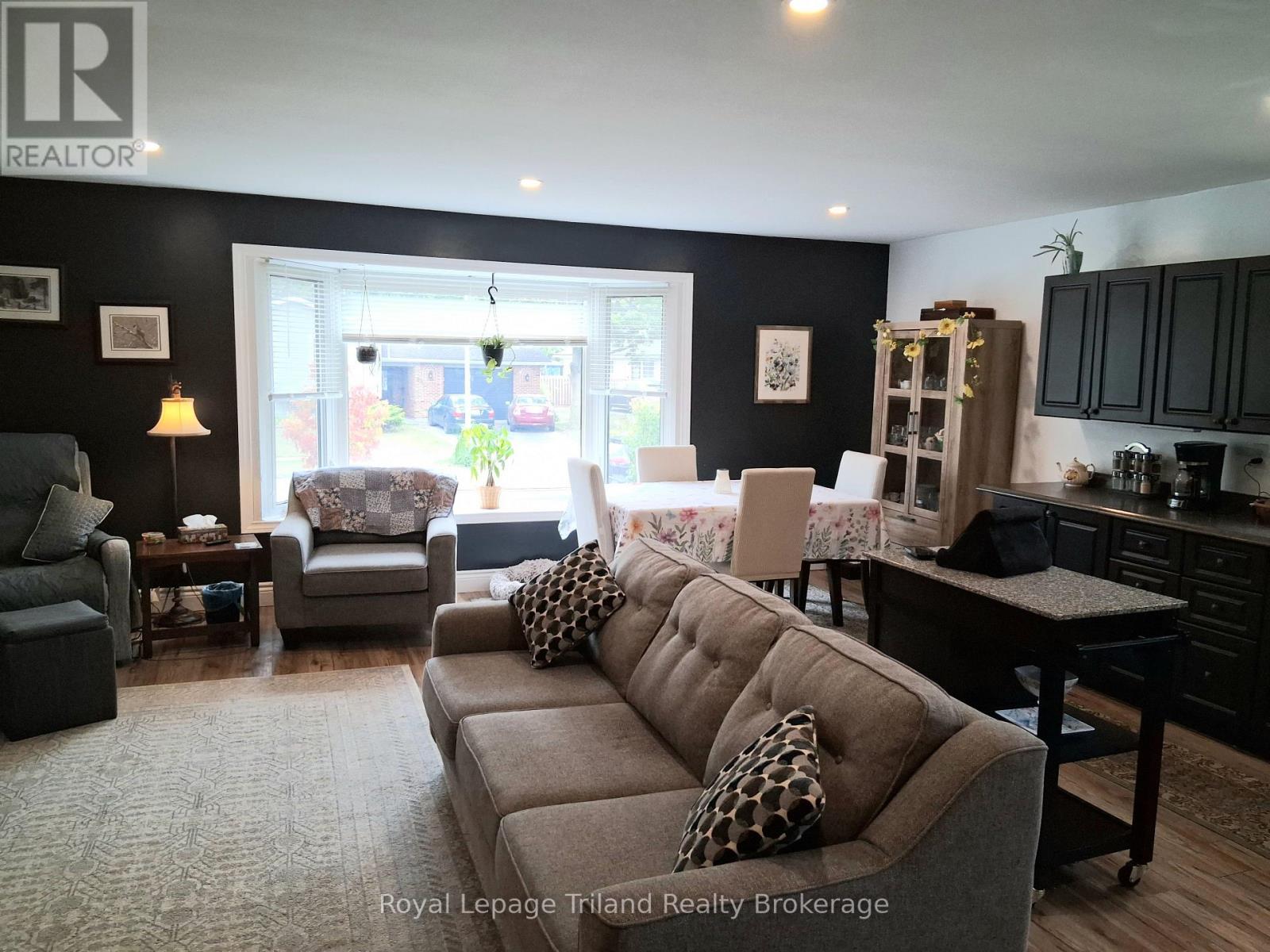 92 Keats Drive, Woodstock (Woodstock - South), Ontario  N4S 8B8 - Photo 11 - X12577820