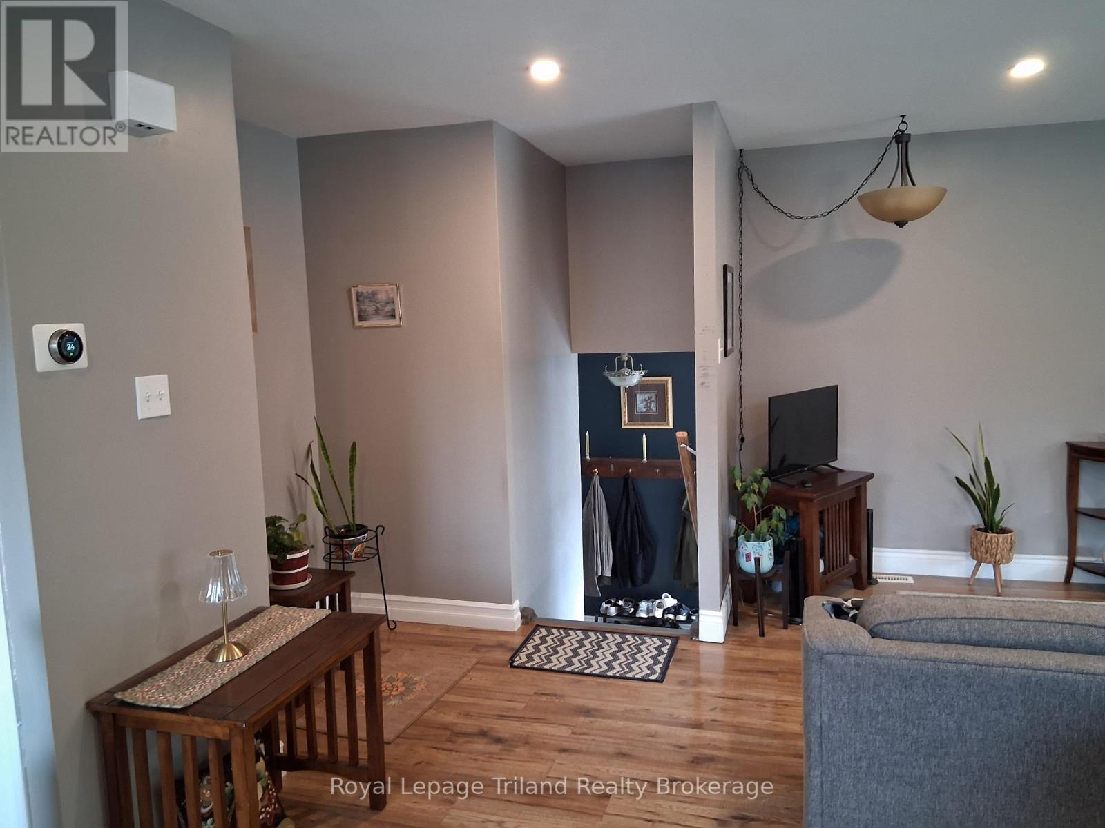 92 Keats Drive, Woodstock (Woodstock - South), Ontario  N4S 8B8 - Photo 9 - X12577820