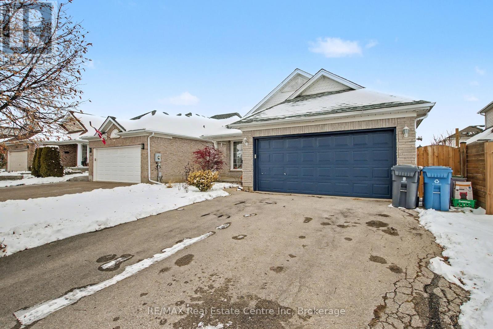 373 Starwood Drive, Guelph, Ontario  N1E 7A2 - Photo 2 - X12590552