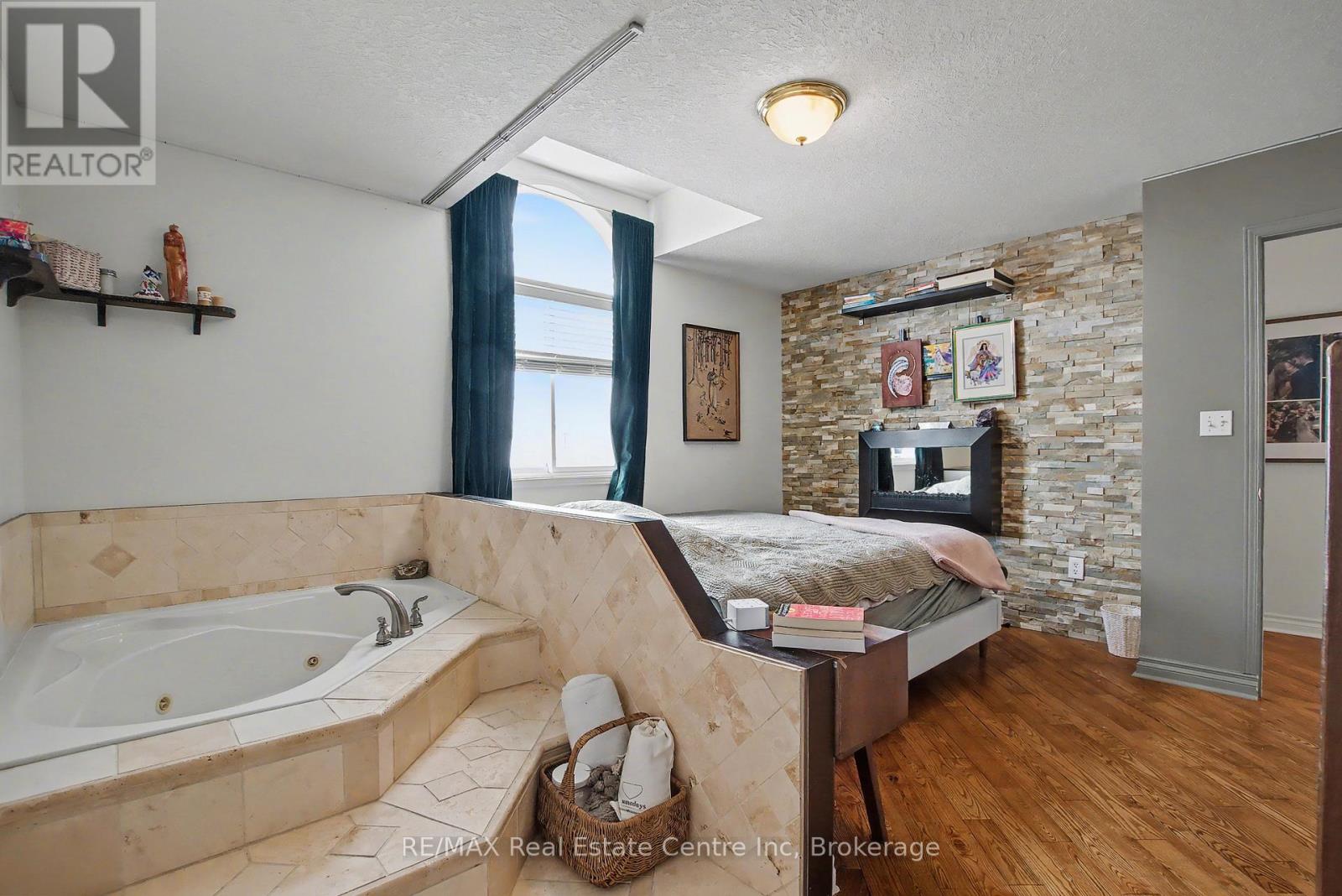 373 Starwood Drive, Guelph, Ontario  N1E 7A2 - Photo 14 - X12590552