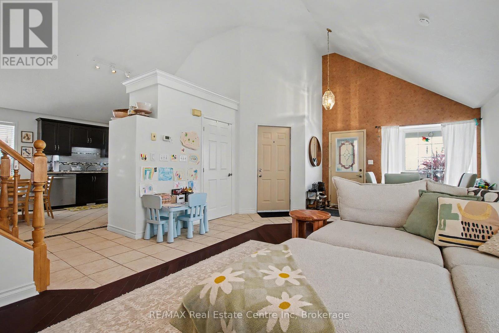 373 Starwood Drive, Guelph, Ontario  N1E 7A2 - Photo 6 - X12590552