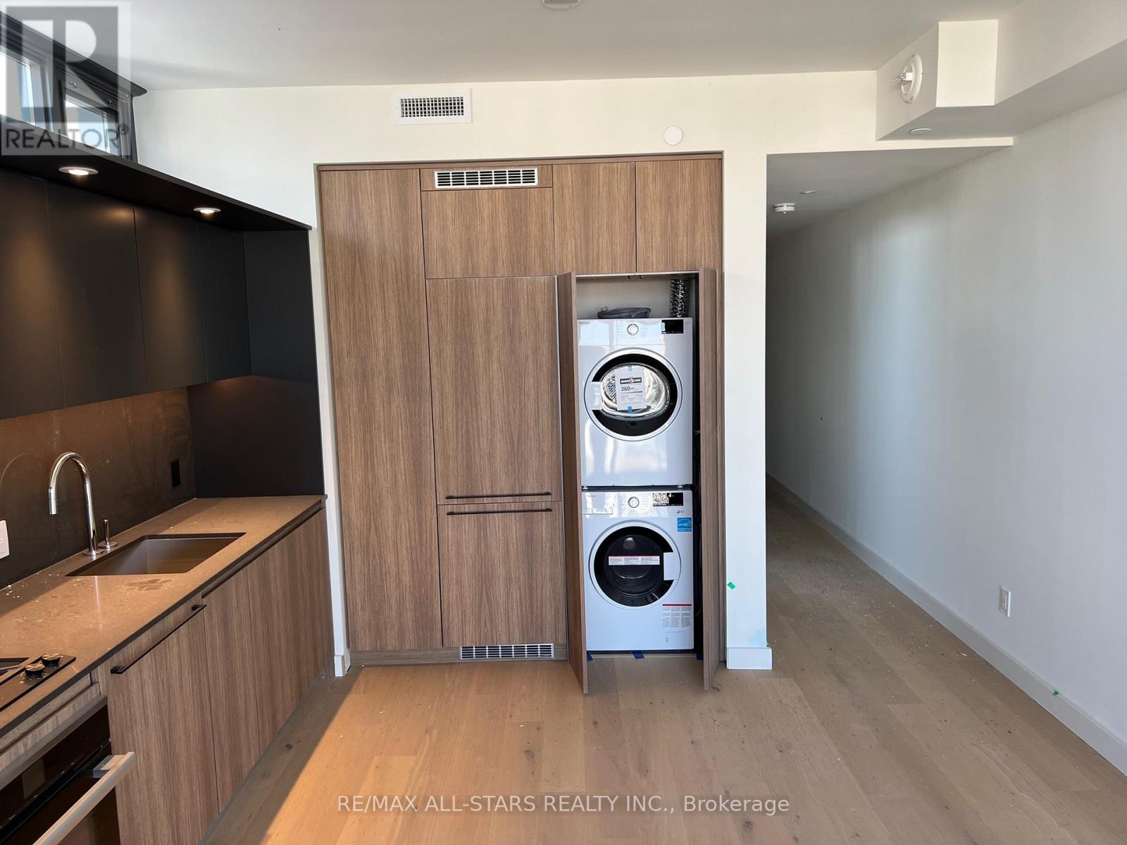 1607 - 81 Wellesley Street E, Toronto, Ontario  M4Y 0C5 - Photo 3 - C12589906