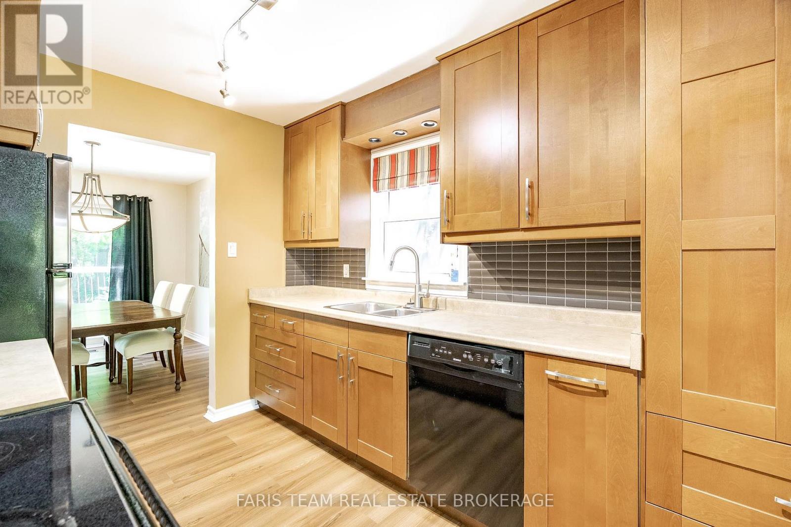 173 Toronto Street, Barrie, Ontario  L4N 1V6 - Photo 6 - S12532822