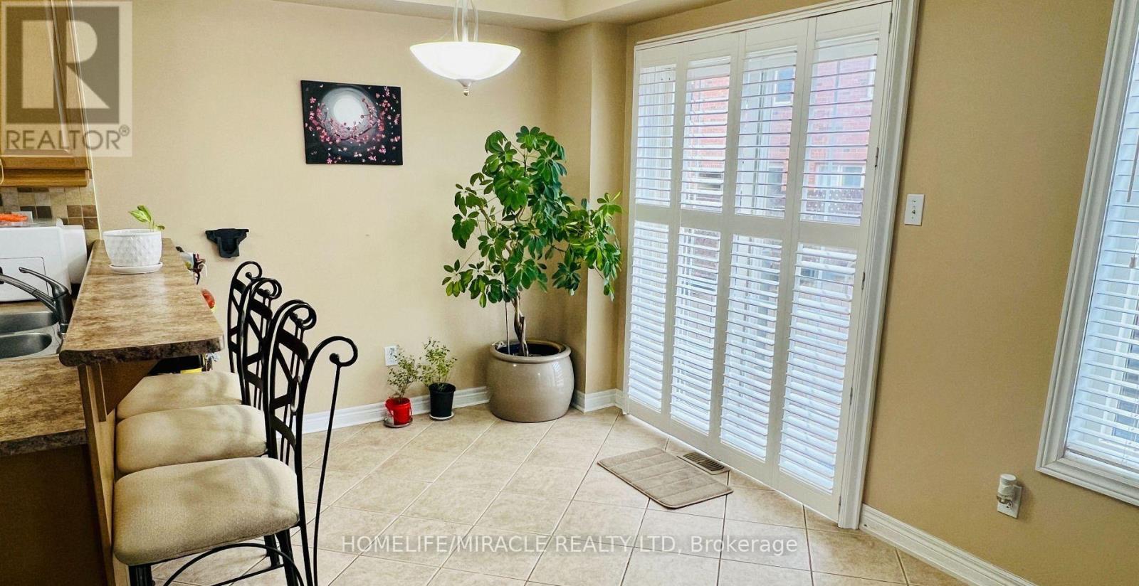 29 Brucewood Road, Brampton, Ontario  L6R 3N1 - Photo 6 - W12602124