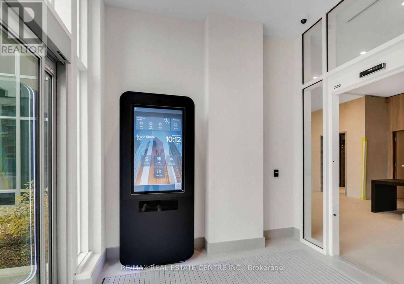 500 Plains Road, Burlington, Ontario  L7T 0C8 - Photo 2 - W12602132