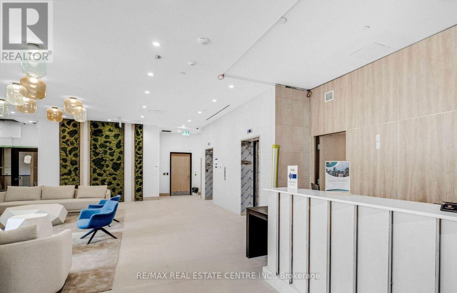 500 Plains Road, Burlington, Ontario  L7T 0C8 - Photo 3 - W12602132