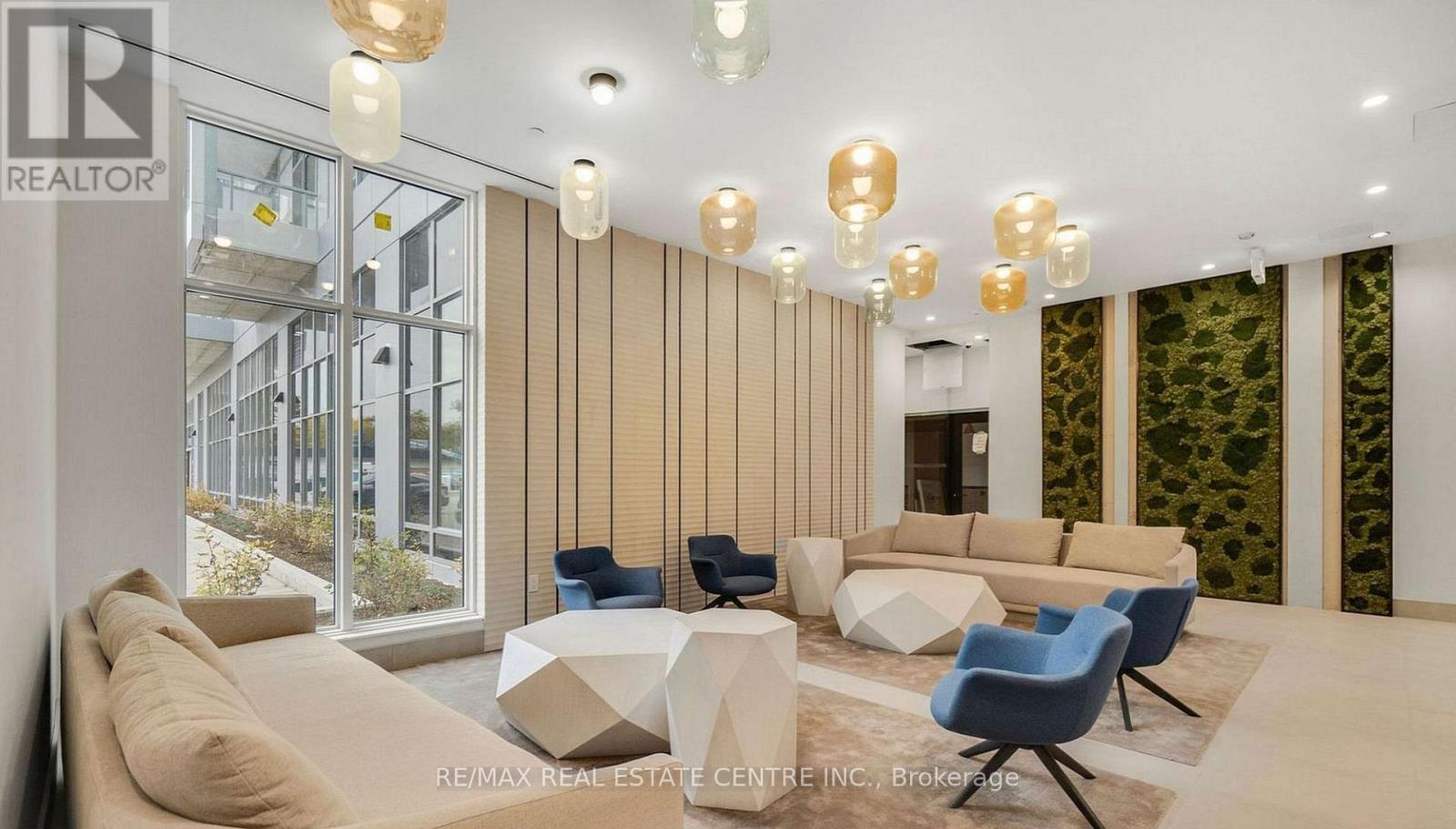 500 Plains Road, Burlington, Ontario  L7T 0C8 - Photo 4 - W12602132