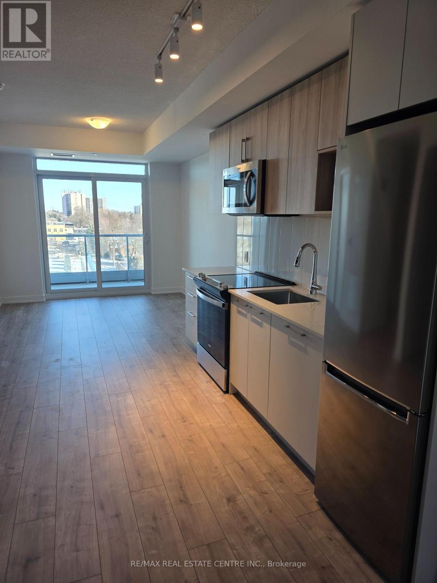 500 Plains Road, Burlington, Ontario  L7T 0C8 - Photo 5 - W12602132