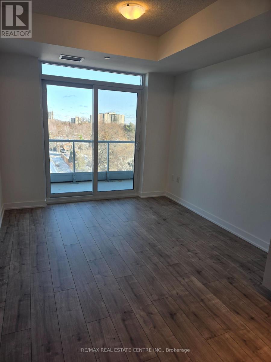 500 Plains Road, Burlington, Ontario  L7T 0C8 - Photo 9 - W12602132