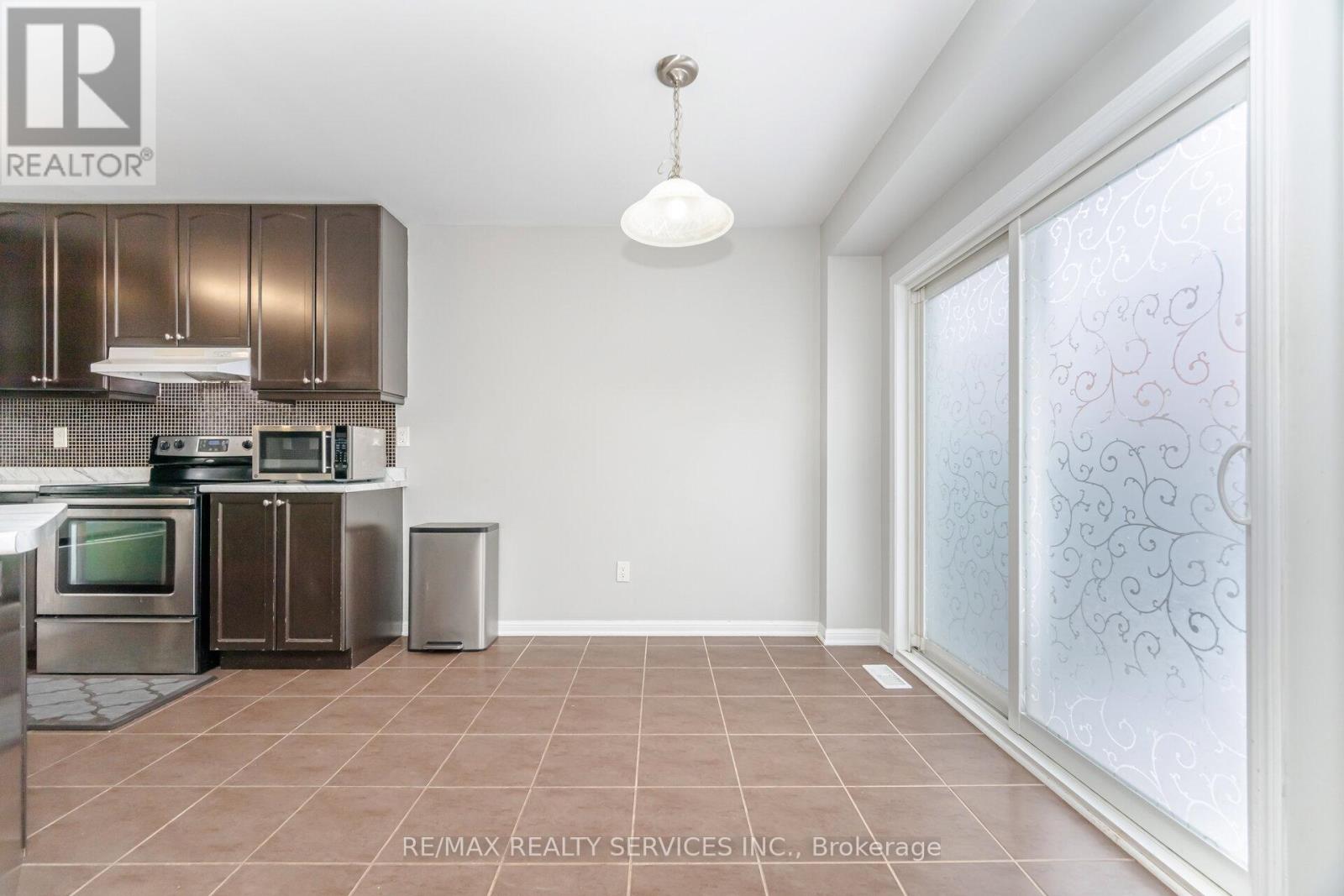 278 Gleave Terrace, Milton, Ontario  L9T 8N9 - Photo 15 - W12602178