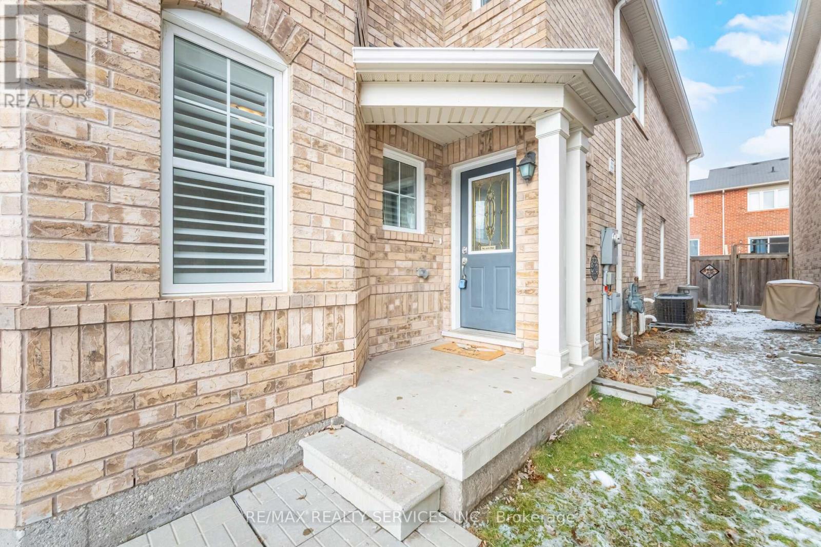 278 Gleave Terrace, Milton, Ontario  L9T 8N9 - Photo 5 - W12602178