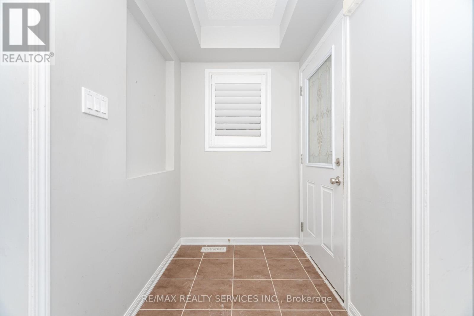 278 Gleave Terrace, Milton, Ontario  L9T 8N9 - Photo 6 - W12602178