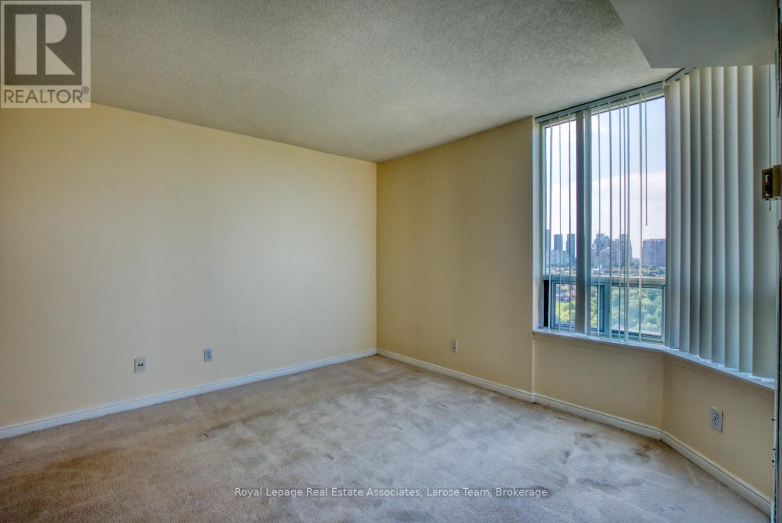 2212 - 135 Hillcrest Avenue, Mississauga, Ontario  L5B 4B1 - Photo 15 - W12602196