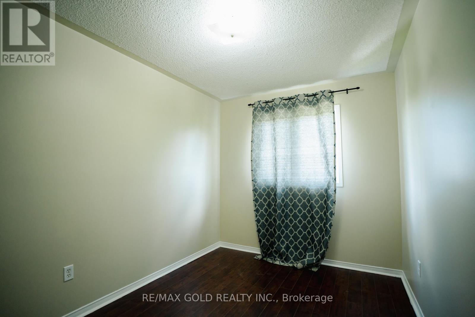 16 Lonestar Crescent, Brampton, Ontario  L7A 2H9 - Photo 10 - W12602200