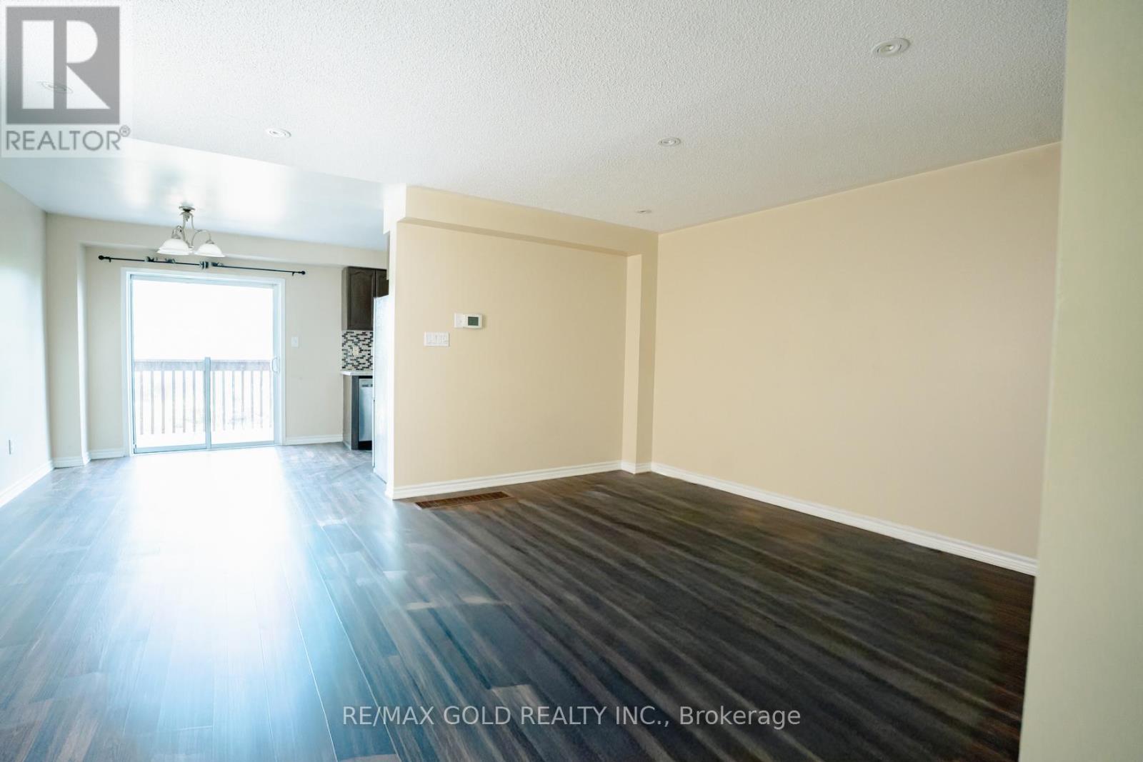 16 Lonestar Crescent, Brampton, Ontario  L7A 2H9 - Photo 5 - W12602200