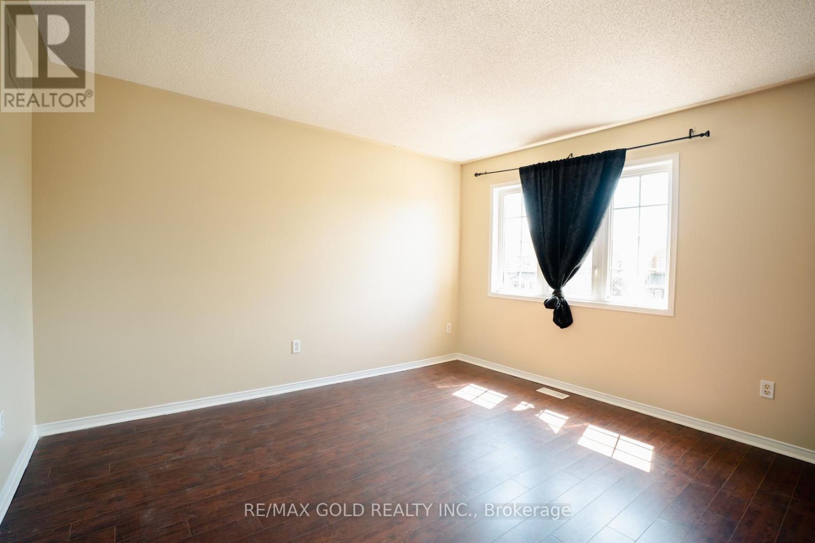 16 Lonestar Crescent, Brampton, Ontario  L7A 2H9 - Photo 9 - W12602200