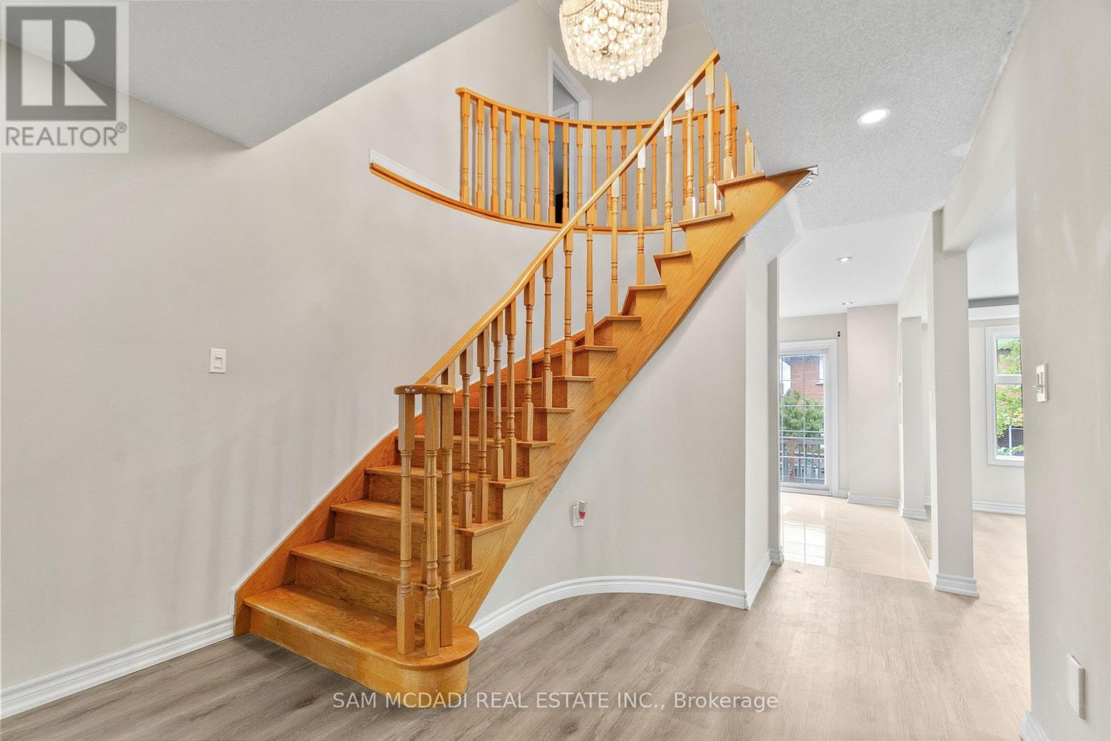 149 Sunforest Drive, Brampton, Ontario  L6Z 4B7 - Photo 7 - W12602232