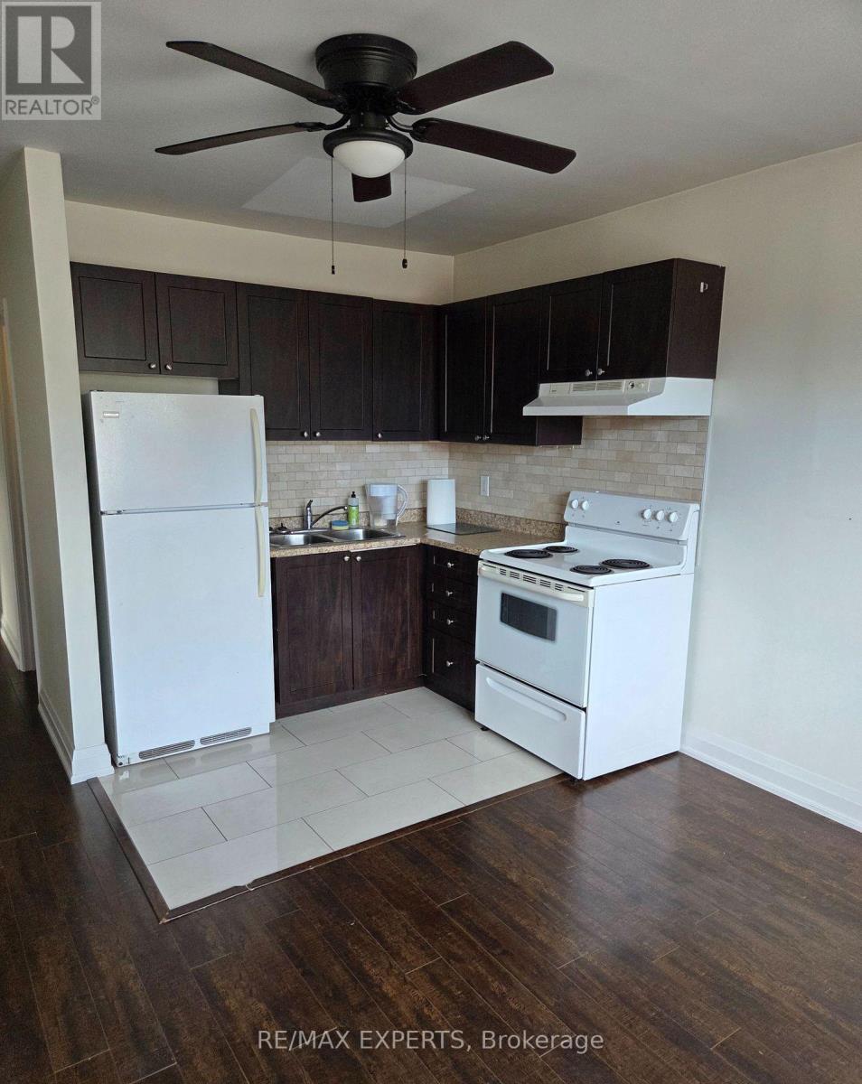 2 - 6 Stavebank Road, Mississauga, Ontario  L5G 2T4 - Photo 4 - W12602242