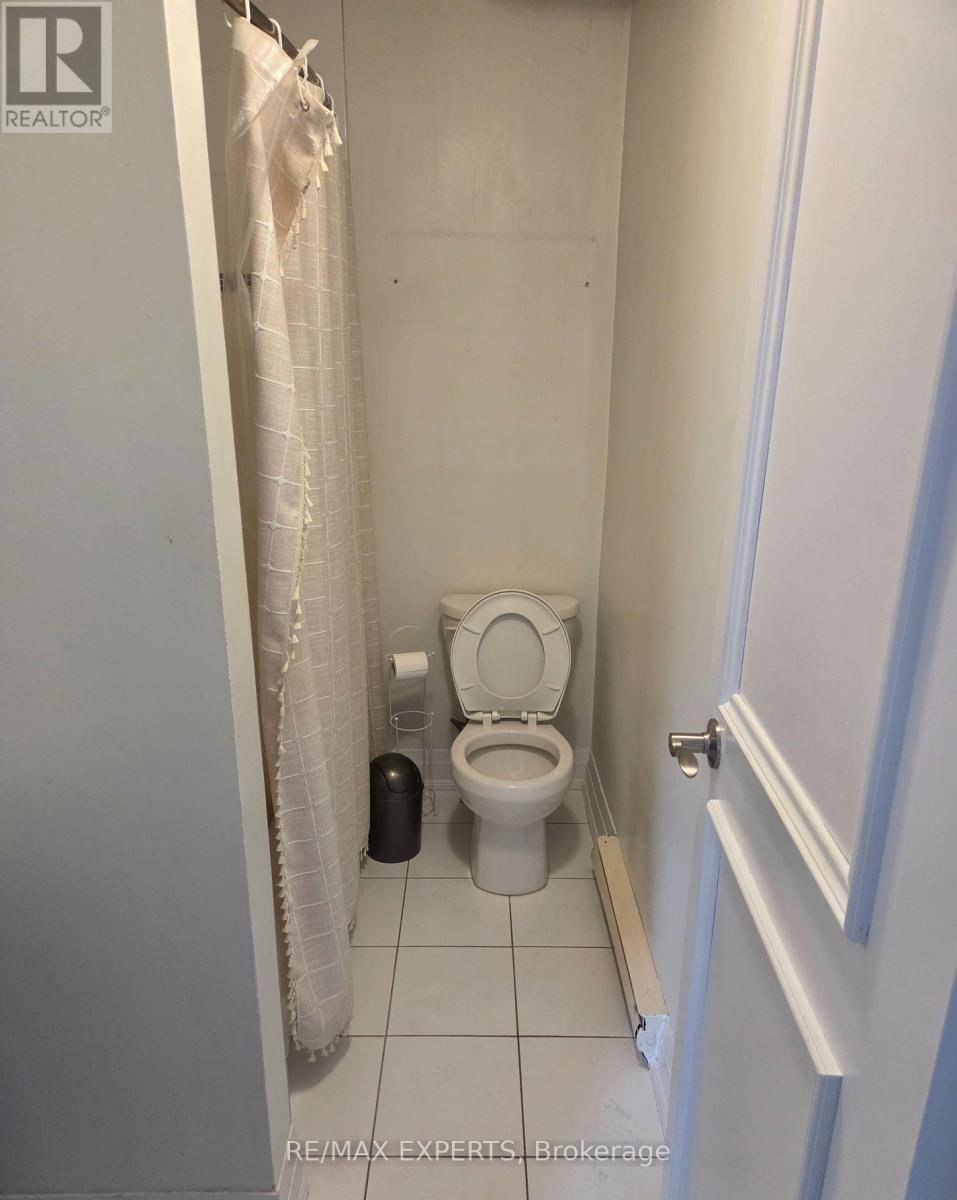 2 - 6 Stavebank Road, Mississauga, Ontario  L5G 2T4 - Photo 6 - W12602242