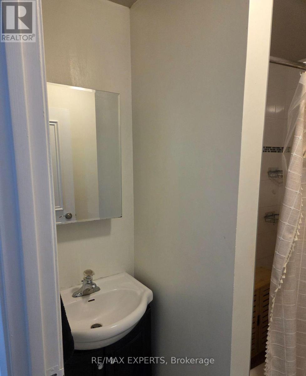 2 - 6 Stavebank Road, Mississauga, Ontario  L5G 2T4 - Photo 8 - W12602242