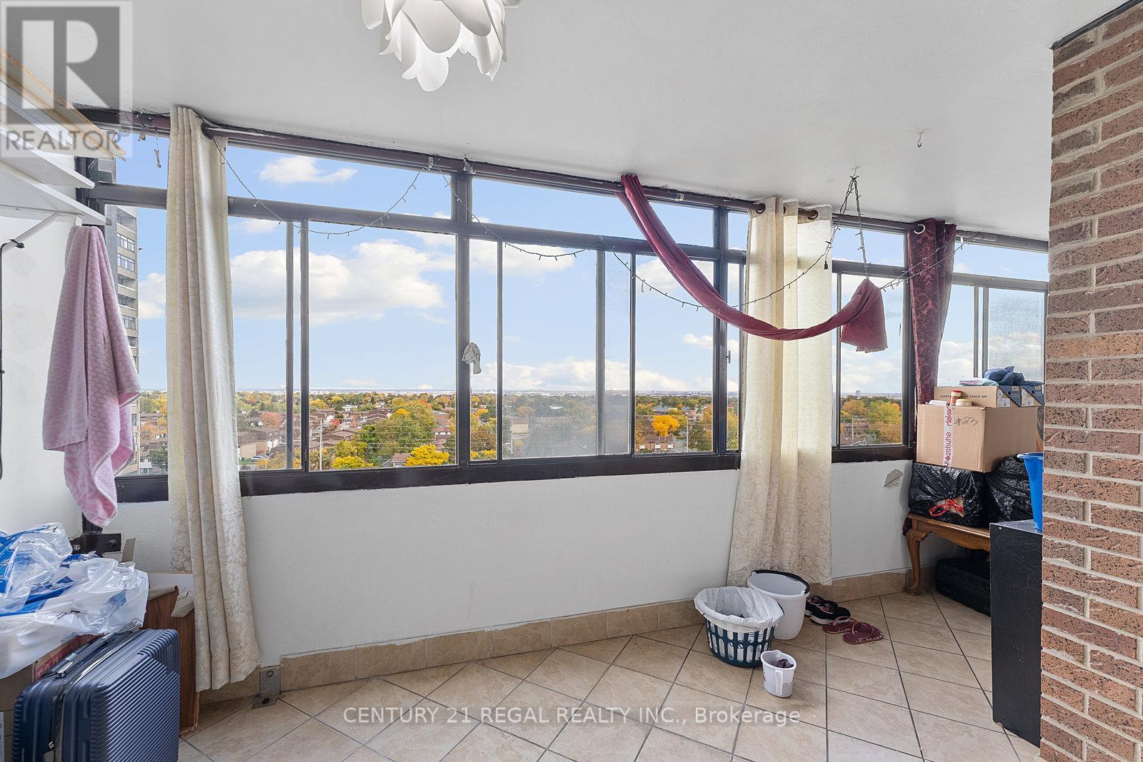 1009 - 18 Knightsbridge Road, Brampton, Ontario  L6T 3X5 - Photo 17 - W12602248