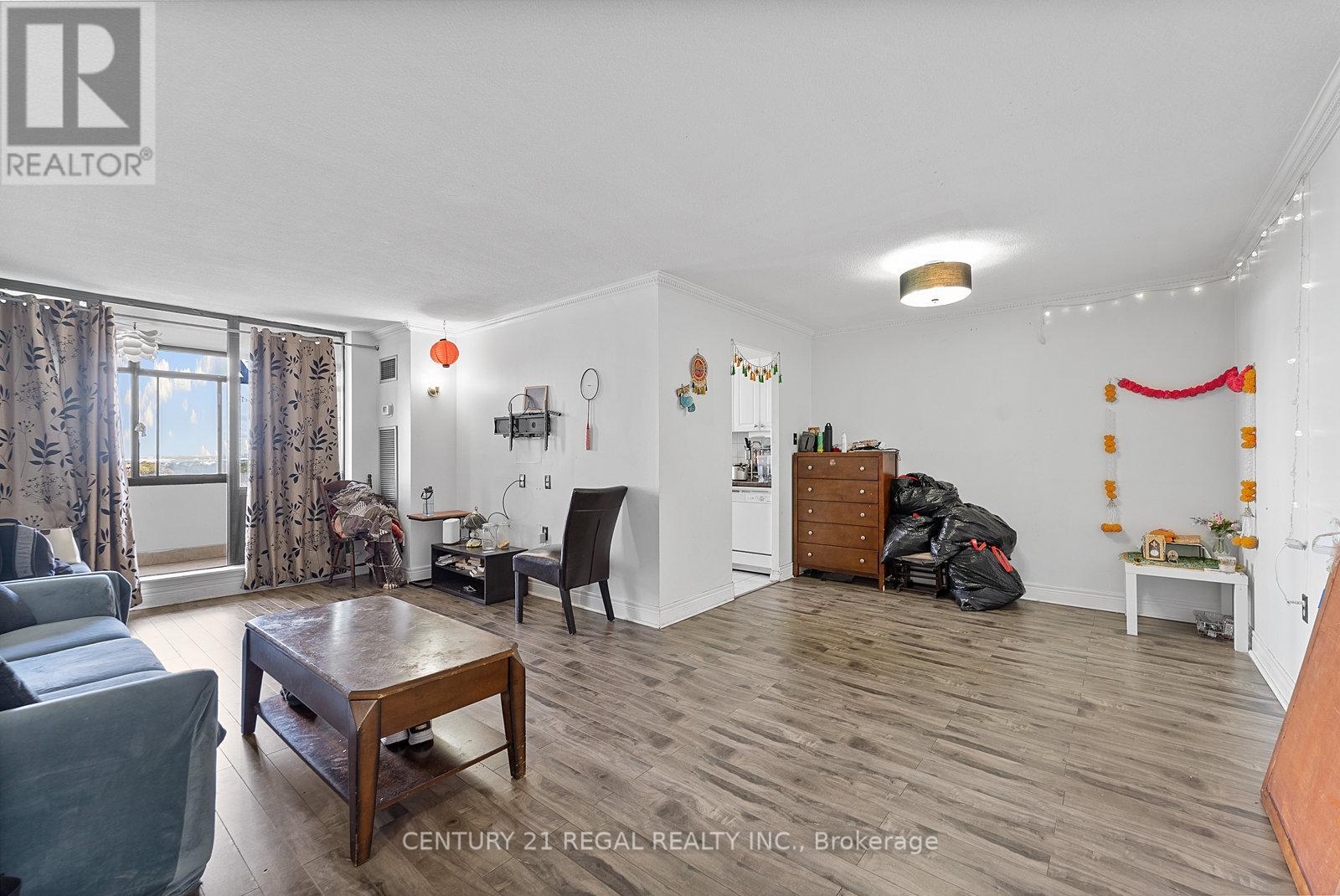 1009 - 18 Knightsbridge Road, Brampton, Ontario  L6T 3X5 - Photo 2 - W12602248