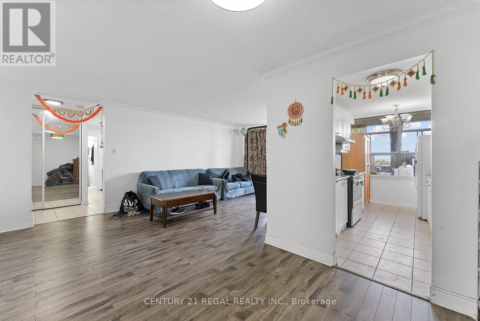 1009 - 18 Knightsbridge Road, Brampton, Ontario  L6T 3X5 - Photo 4 - W12602248