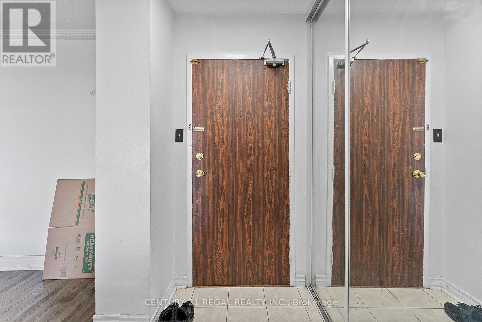 1009 - 18 Knightsbridge Road, Brampton, Ontario  L6T 3X5 - Photo 8 - W12602248