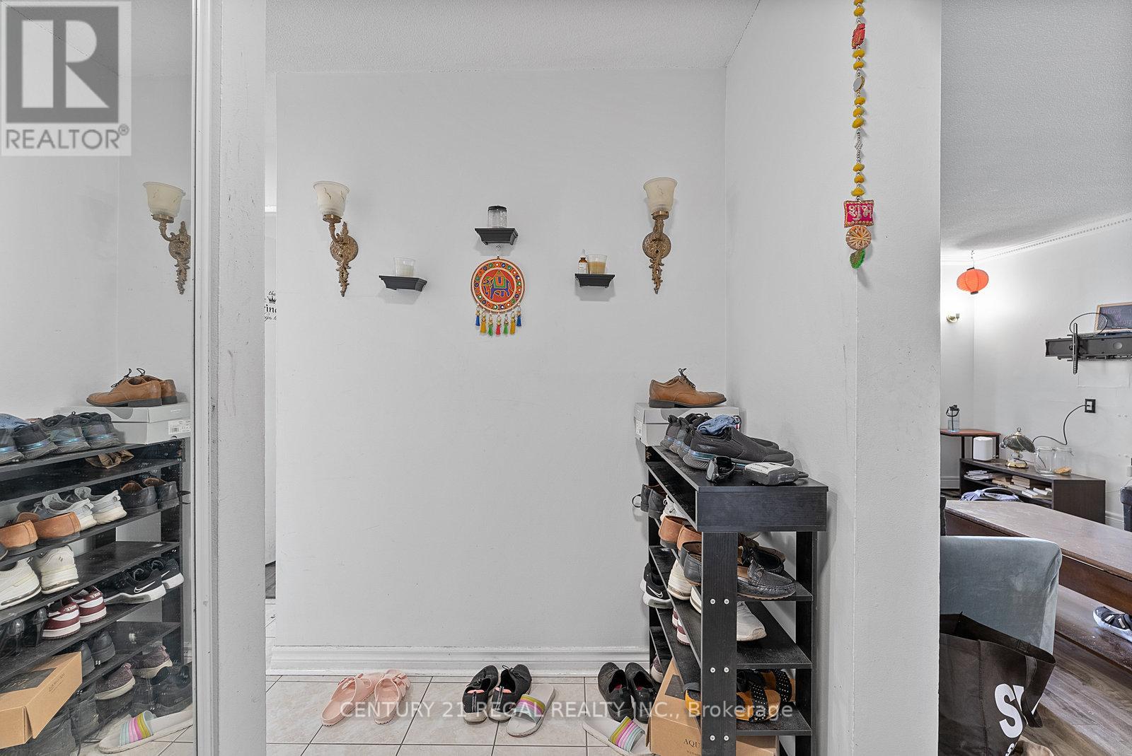 1009 - 18 Knightsbridge Road, Brampton, Ontario  L6T 3X5 - Photo 9 - W12602248