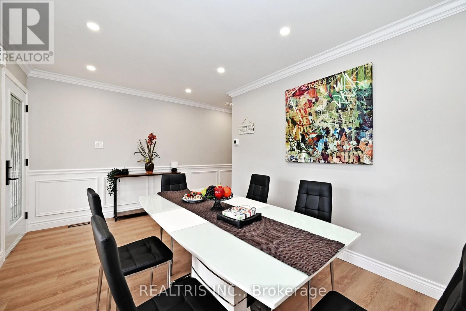 649 Marley Crescent, Milton, Ontario  L9T 5V2 - Photo 6 - W12602260